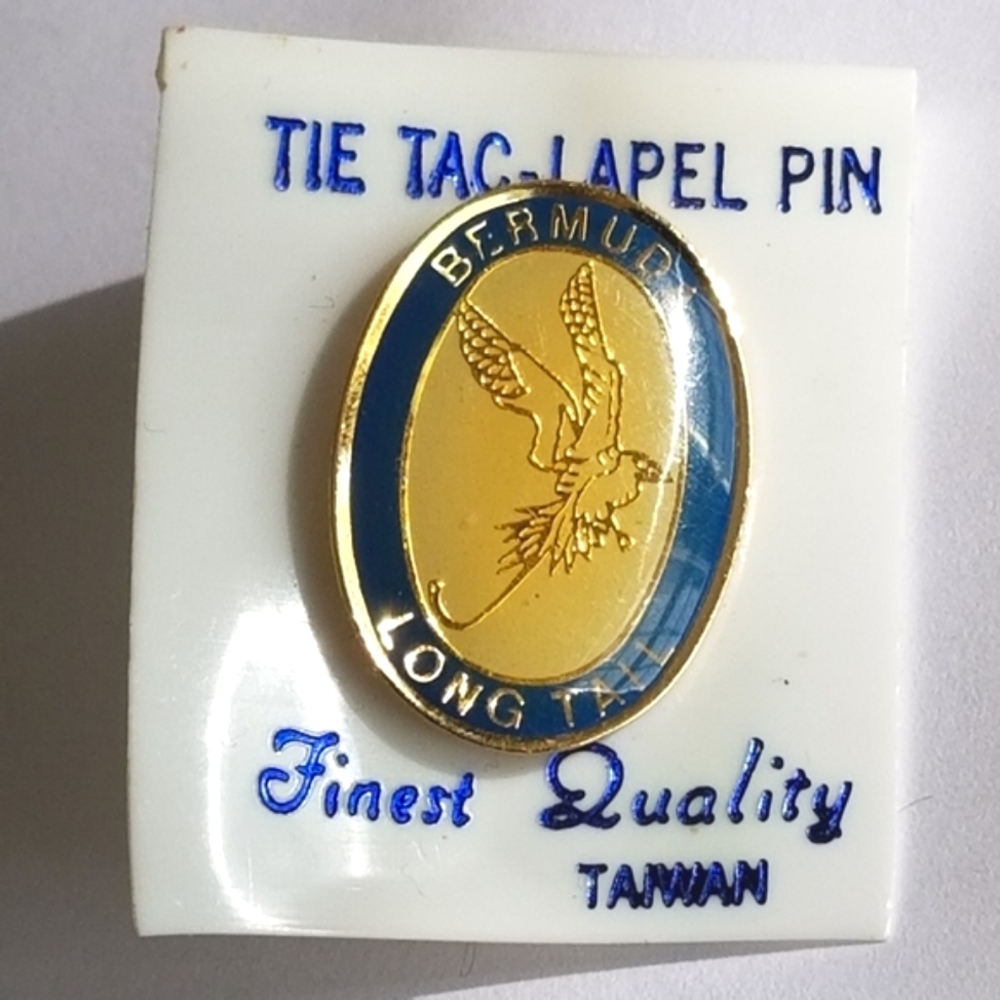 Vintage Bermuda Long Tail bird lapel pin gold tone oval brooch
